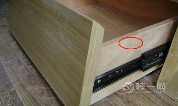 贴皮家居or纯实木家具